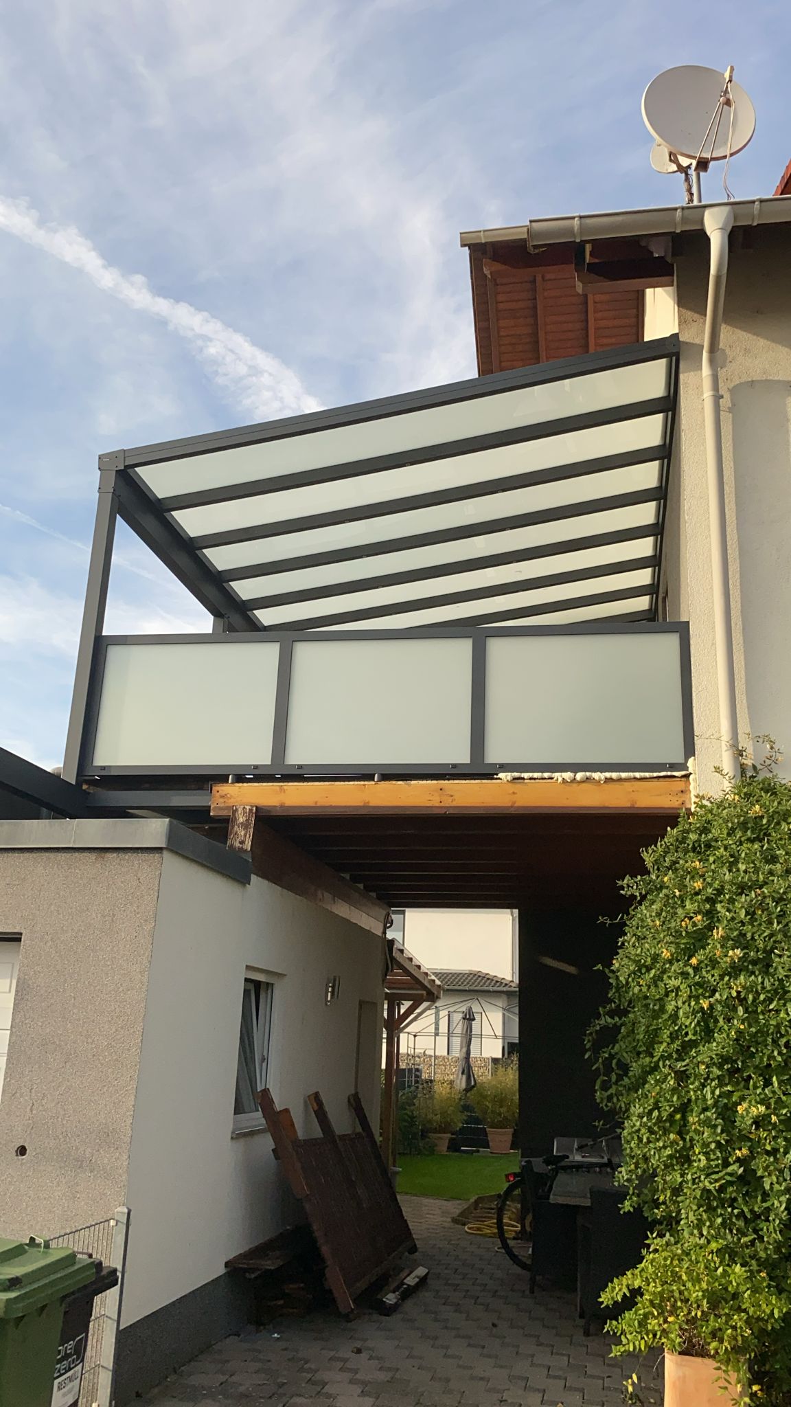 Glasfassade im Au&szlig;enbereich